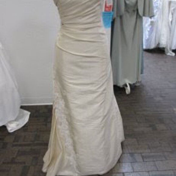 Sofia Tolli Wedding Dress - Picture 2 of 6